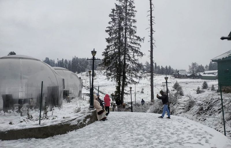 Gulmarg Blanketed in White Bliss: Residents Delight in Snowfall Extravaganza