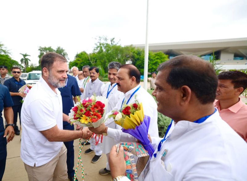 Leader of the Opposition, Shri Rahul Gandhi, receives a warm welcome at Patna Airport in Bihar.