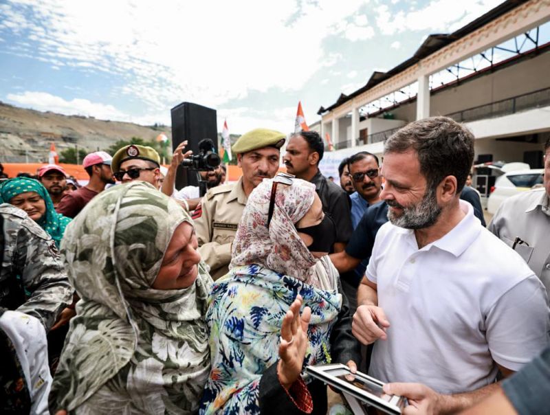 Congress leader Rahul Gandhi Interacts with School Children & Common People during his Ladakh Visit
