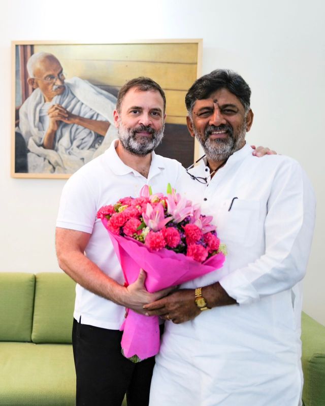 DK Shivakumar & Siddaramaiah Meets Rahul Gandhi after Landslide Victory in Karnataka

