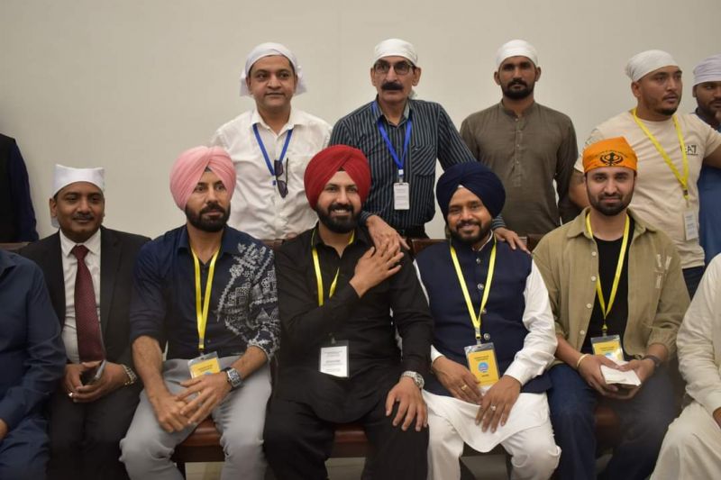 Punjabi Actors Gippy Grewal, Karamjit Anmol & Binnu Dhillon Pays Obeisance at Sri Kartarpur Sahib Narowal (Pakistan)