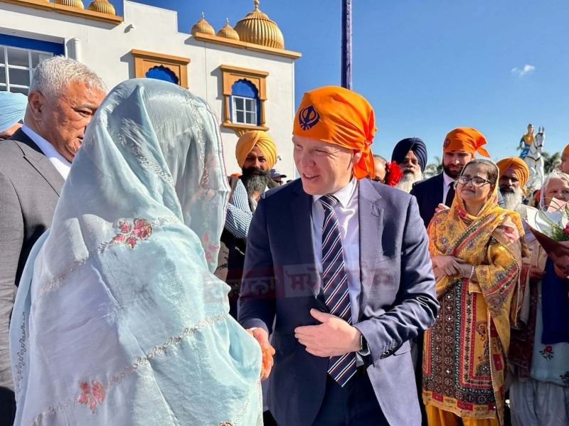 New Zealand Prime Minister Chris Hipkins Pays obeisance at Takanini Gurdwara