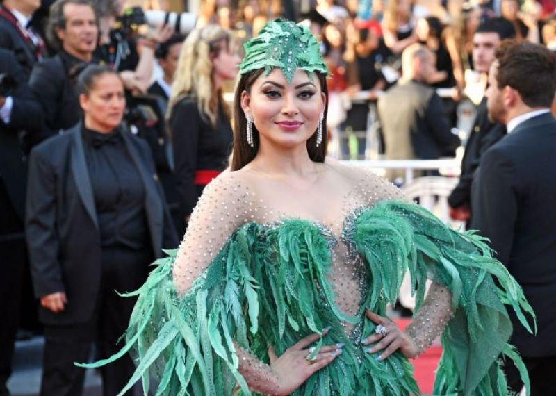 Cannes 2023: Urvashi Rautela Wears Green Feathered Gown, Fans Compares her to Parrot 
