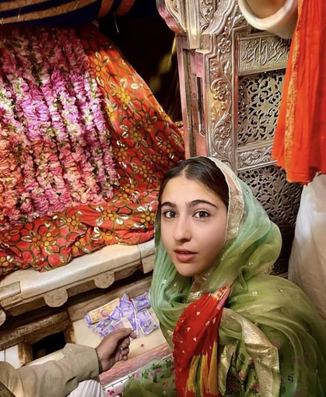 Sara Ali Khan Offer Prayers at Ajmer Sharif Ahead of Release of her Movie
