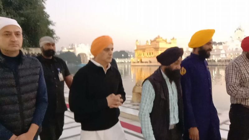 Jimmy Shergill Pays Obeisance at Golden Temple, Amritsar