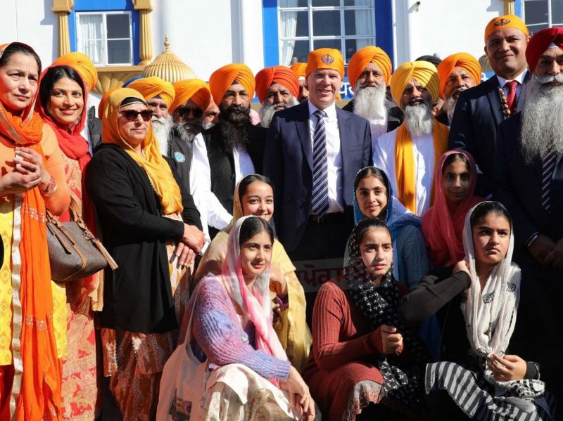 New Zealand Prime Minister Chris Hipkins Pays obeisance at Takanini Gurdwara