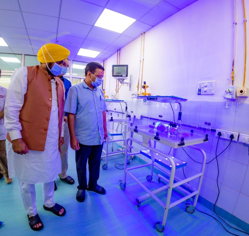 CM Bhagwant Mann & Delhi CM Arvind Kejriwal Interacted with Patients in Patiala Hospital, See Pics