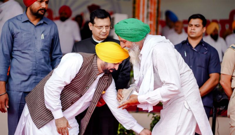 CM Bhagwant Mann Pays Homage to Goa's Independence Martyr Karnail Singh Isru. The CM honored the family of Karnail Singh Isru. He assured them of all possible assistance.
