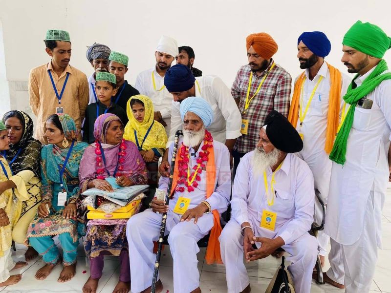 Emotional Reunion: Separated Siblings Gurmel Singh and Skeena Bibi Reunite at Sri Kartarpur Sahib after 76 Years, Sister tied rakhi on her brother's wrist after 76 years. They met with the help of Pakistani Youtuber Nasir Dhillon.
