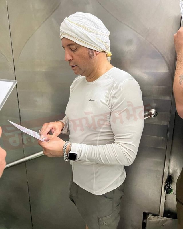 Foreign Devotees Recite Japji Sahib at Gurdwara Baoli Sahib Goindwal
