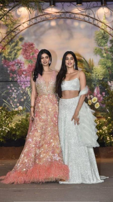 Sonamkapoor and anandahuja at wedding reception