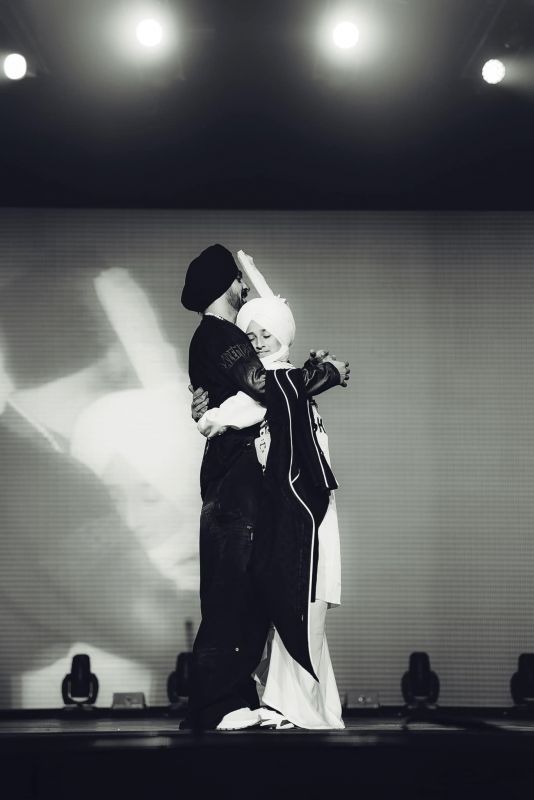 Diljit Dosanjh Mesmerizes Melbourne Audience, Winning Hearts with Outstanding Performance