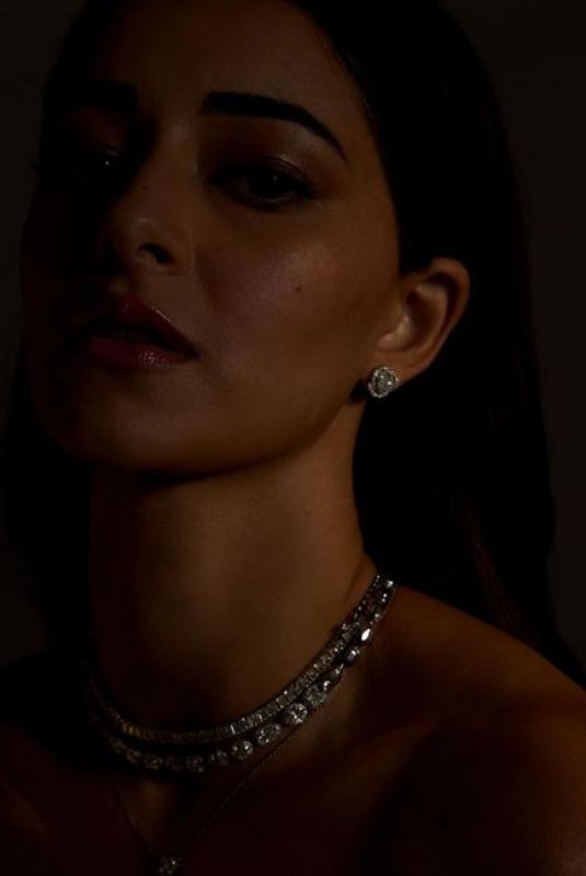 Ananya Pandey Stuns in Golden Dress