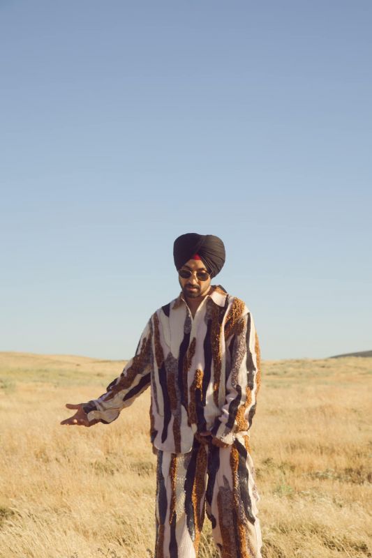 Diljit Dosanjh Unveils New Look, Garnering Enthusiastic Response from Fans