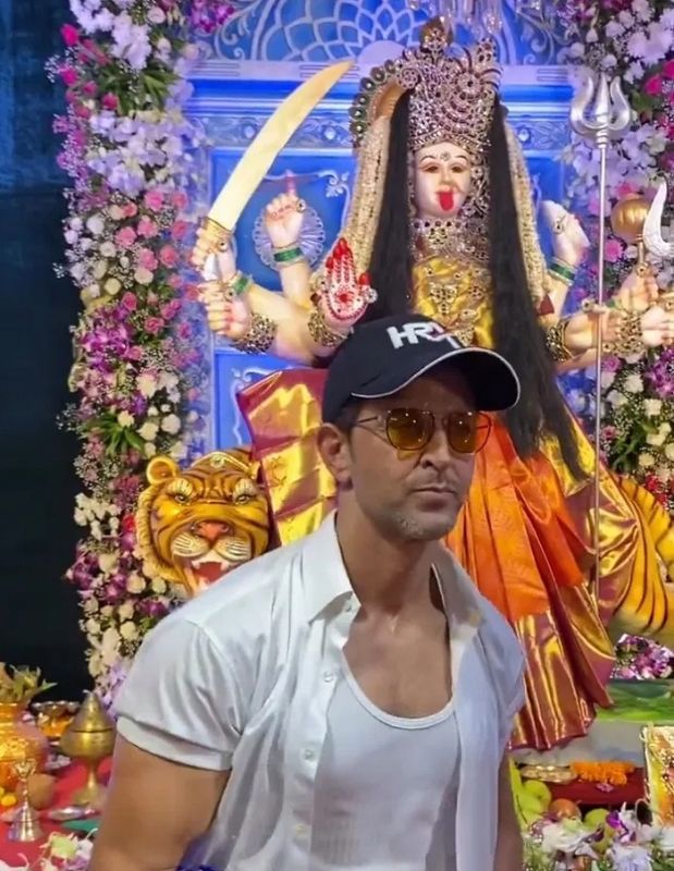 In Pics: Bollywood Stars Offer Reverence at Maa Durga Pandal on Special Occasion of Navratri 