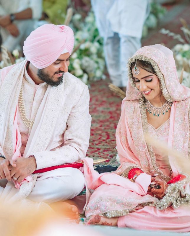 Bollywood Singer Asees Kaur ties the knot with musician Goldie Sohel
