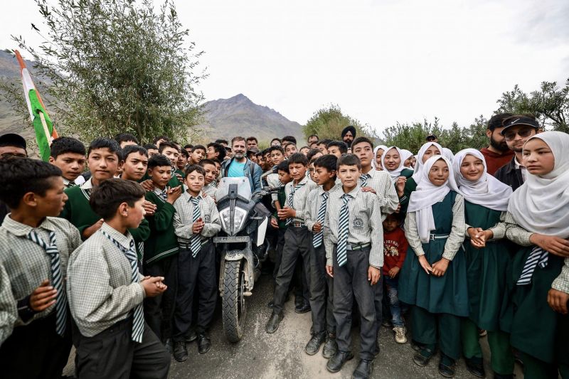 Congress leader Rahul Gandhi Interacts with School Children & Common People during his Ladakh Visit
