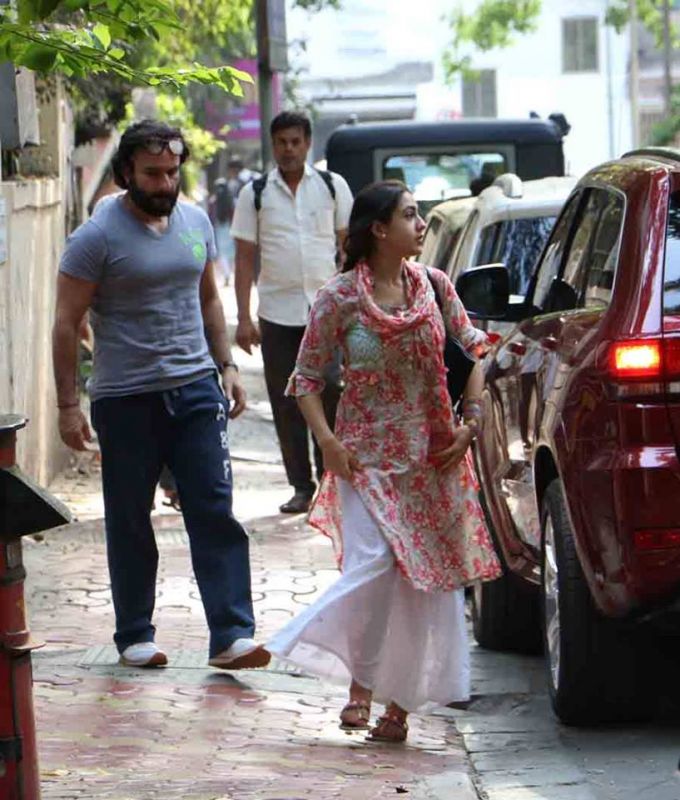 Sara Reached Director's Office With Her Dad Saif