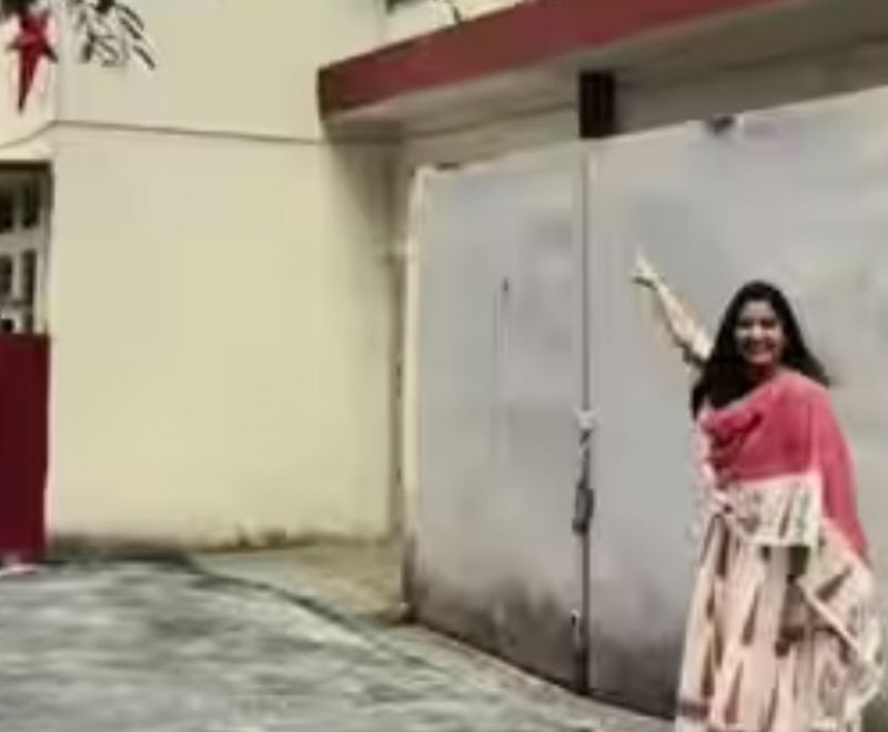 Heart of the actress feels delightful after visiting her childhood house 
