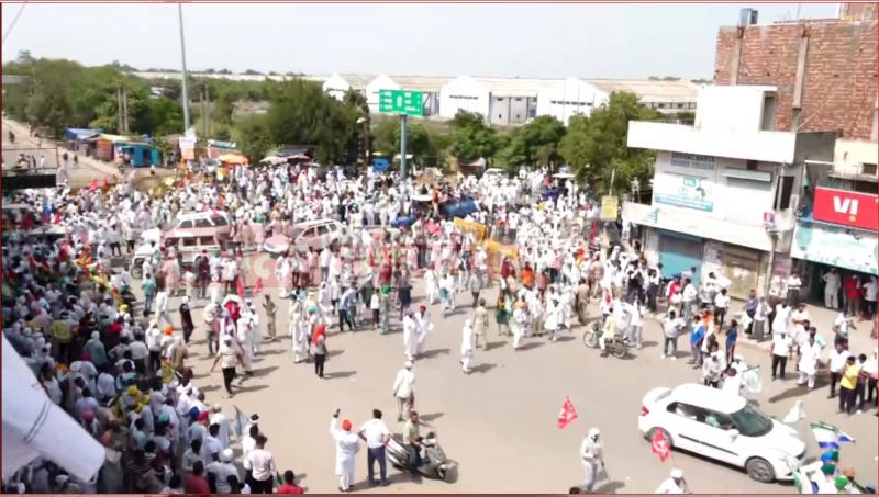 Haryana: After talks with the government failed in Kurukshetra, Farmers blocked Jammu-Delhi National Highway near Pipli

