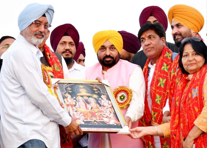 Dussehra 2023: CM Bhagwant Mann Participates in Dussehra's Ravan Dahan Samagam in Hoshiarpur