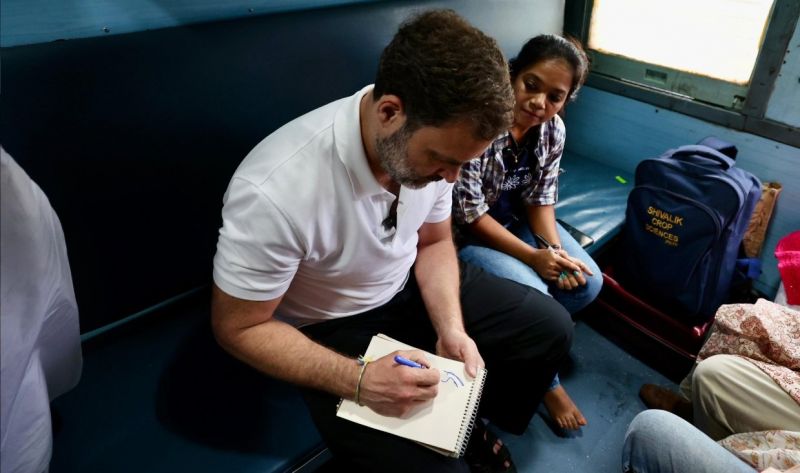 Rahul Gandhi Interacts with Train Passengers from Bilaspur to Raipur in Chhattisgarh