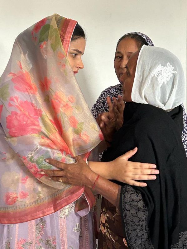 Punjab CM Bhagwant Singh Mann Wife Dr. Gurpreet Kaur Visits Martyr Harsimran Singh's Family in Dhuri to Extend Condolences
