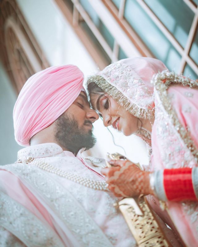 Bollywood Singer Asees Kaur ties the knot with musician Goldie Sohel
