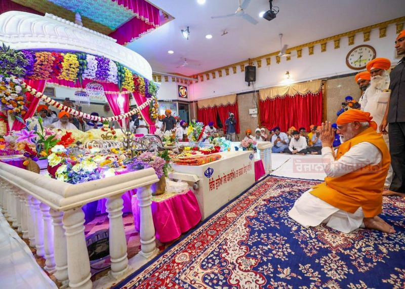 Gurpurab 2023: PM Modi Pays Obeisance at Ameerpet Gurudwara Sahib in Hyderabad 