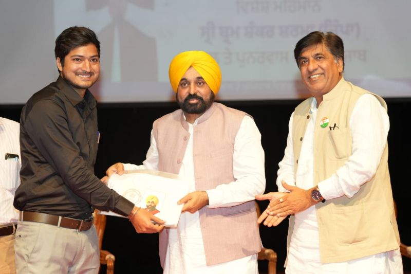 Punjab CM Bhagwant Mann handed over Job letters to 710 Newly-Appointed Patwaris. CM Mann said, "These Young Hands will work to build a Corruption-Free Society."

