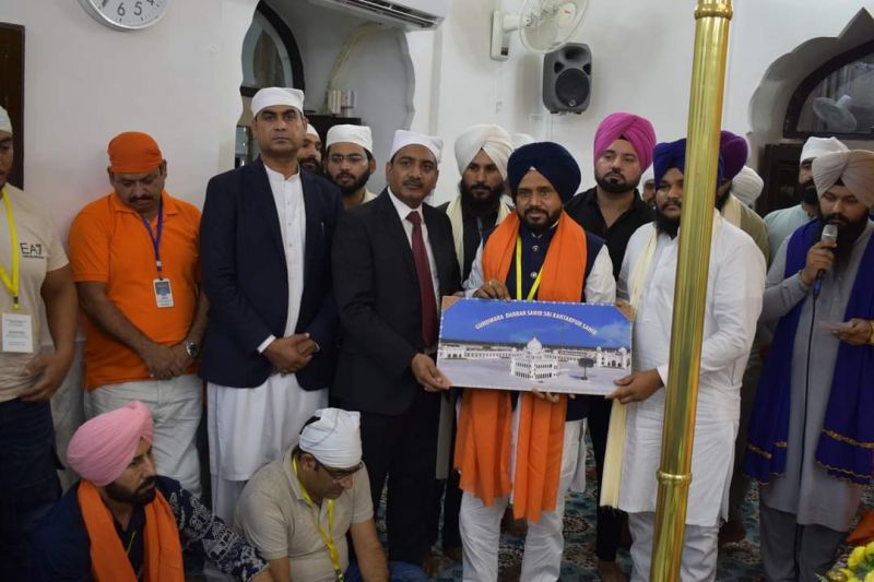 Punjabi Actors Gippy Grewal, Karamjit Anmol & Binnu Dhillon Pays Obeisance at Sri Kartarpur Sahib Narowal (Pakistan)