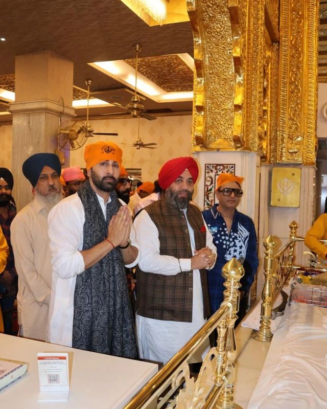 Ranbir Kapoor & Bobby Deol Pay Obeisance at Gurdwara Bangla Sahib in Delhi after Animal Trailer launch