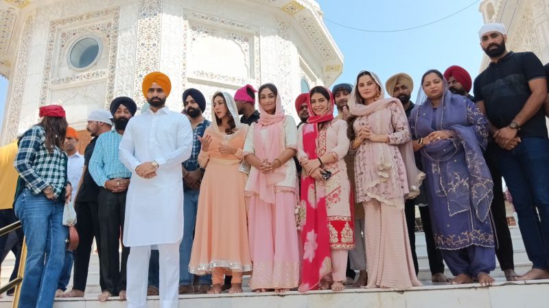 Star Cast of Punjabi Film "Chidiyan Da Chamba" Pays Obeisance at Golden Temple