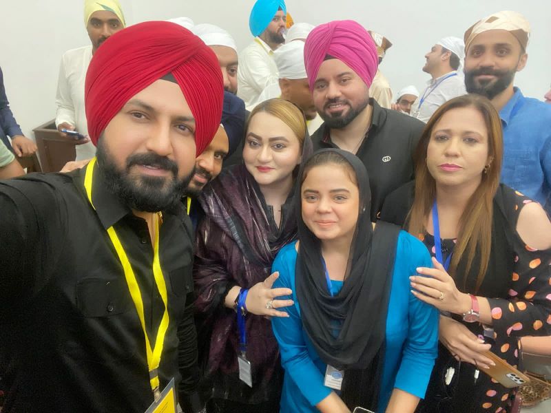 Punjabi Actors Gippy Grewal, Karamjit Anmol & Binnu Dhillon Pays Obeisance at Sri Kartarpur Sahib Narowal (Pakistan)