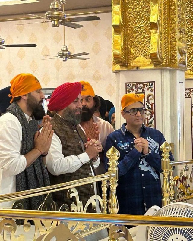 Ranbir Kapoor & Bobby Deol Pay Obeisance at Gurdwara Bangla Sahib in Delhi after Animal Trailer launch