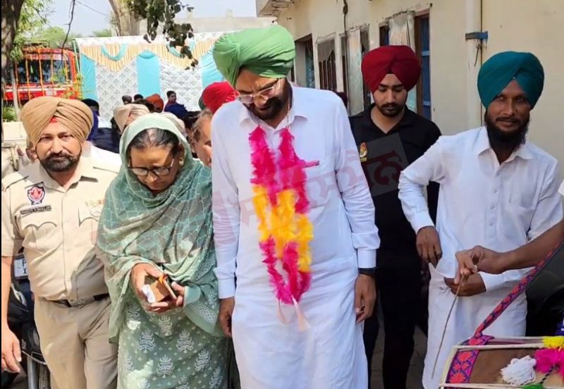 Fire Staff Mansa organised a farewell party for Moose Wala's father Balkaur Singh after Retirement

