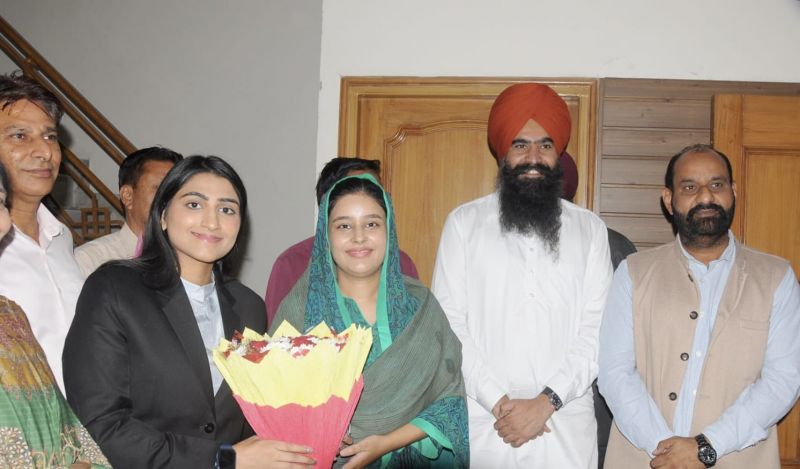 Punjab CM Bhagwant Mann's Wife, Dr. Gurpreet Kaur Congratulates 4 Successful PSC Judiciary Exam Students from Dhuri
