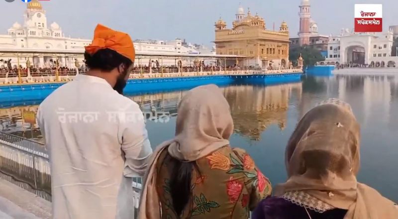 In Pics: Bollywood Star Vicky Kaushal Pays Obeisance at Golden Temple in Amritsar