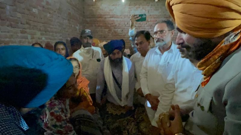 Navjot Singh Sidhu, With Family of Lovepreet Singh 