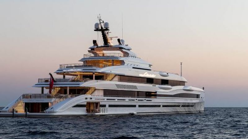 Benetti’s Lana: It is one of the most luxurious superyachts in the world. It has a stylish new interior with enhanced facilities for guests for relaxation and entertainment. 
