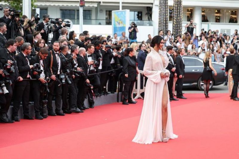 Bollywood Actress Esha Gupta Make her Debut at the Red Carpet in a Gown at Cannes 2023