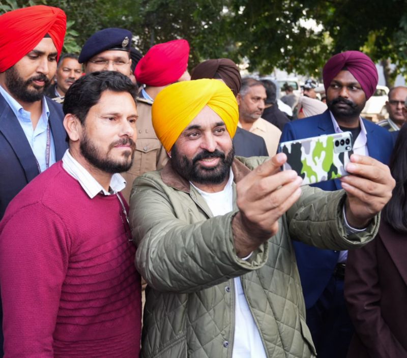 CM Bhagwant Mann Resolves Issues of People Instantly During Visit to Hoshiarpur Tehsil Complex