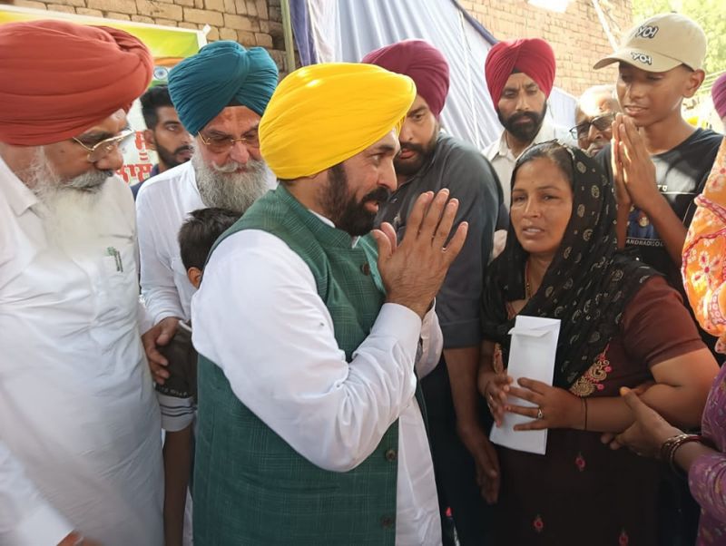 Punjab CM Bhagwant Mann Shares Grief with Kin of Ramesh Lal, Naib Subedar who Martyred in Ladakh. Ramesh Lal hailed from Kotkapura in Punjab. CM Mann offered a cheque of Rs 1 Crore for the financial support of the family.
